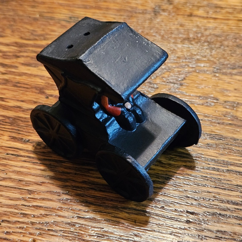 VINTAGE CAST IRON BLACK METAL AMISH SALT OR PEPPER SHAKER HORSE CARRIAGE SHAPED